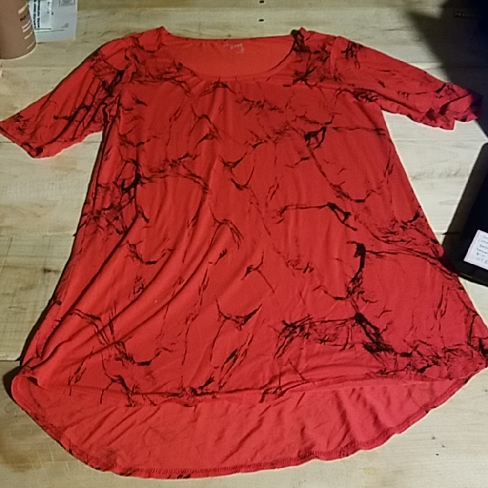 Dressy marble red shirt